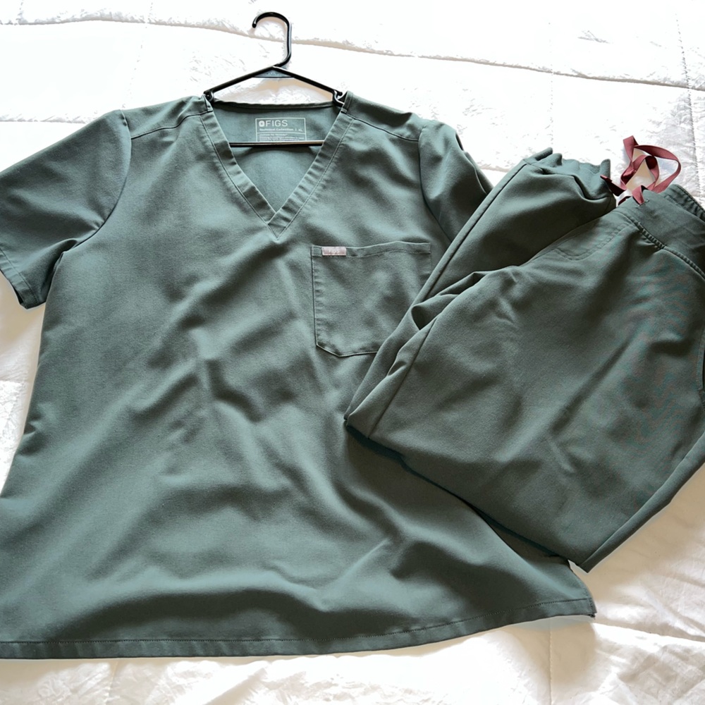 Figs scrubs XL